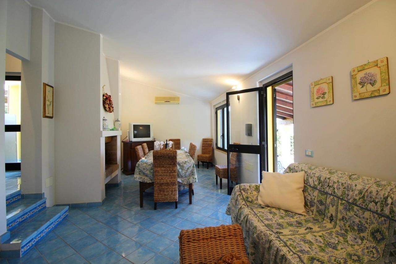 Azzurra Nel Centro Di Villa Costa Rei