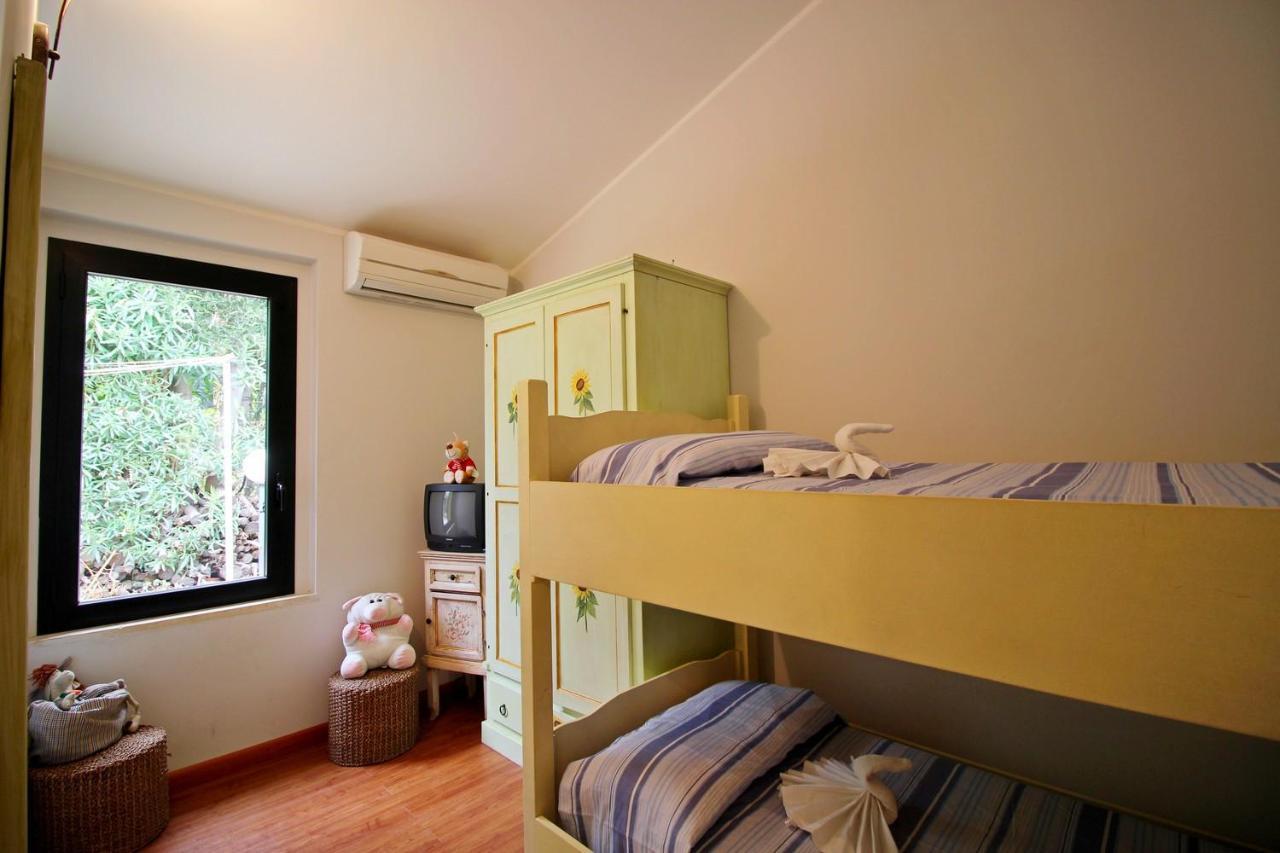 Azzurra Nel Centro Di Villa *